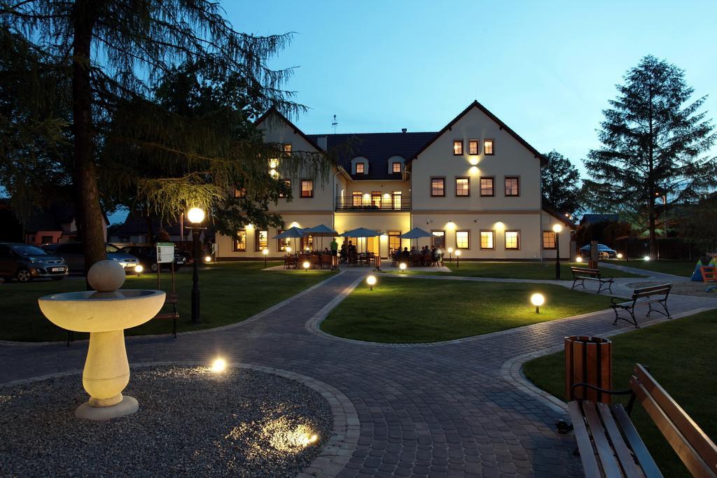 Hotel Modrzewiowy Dwór Gliwice Exterior foto